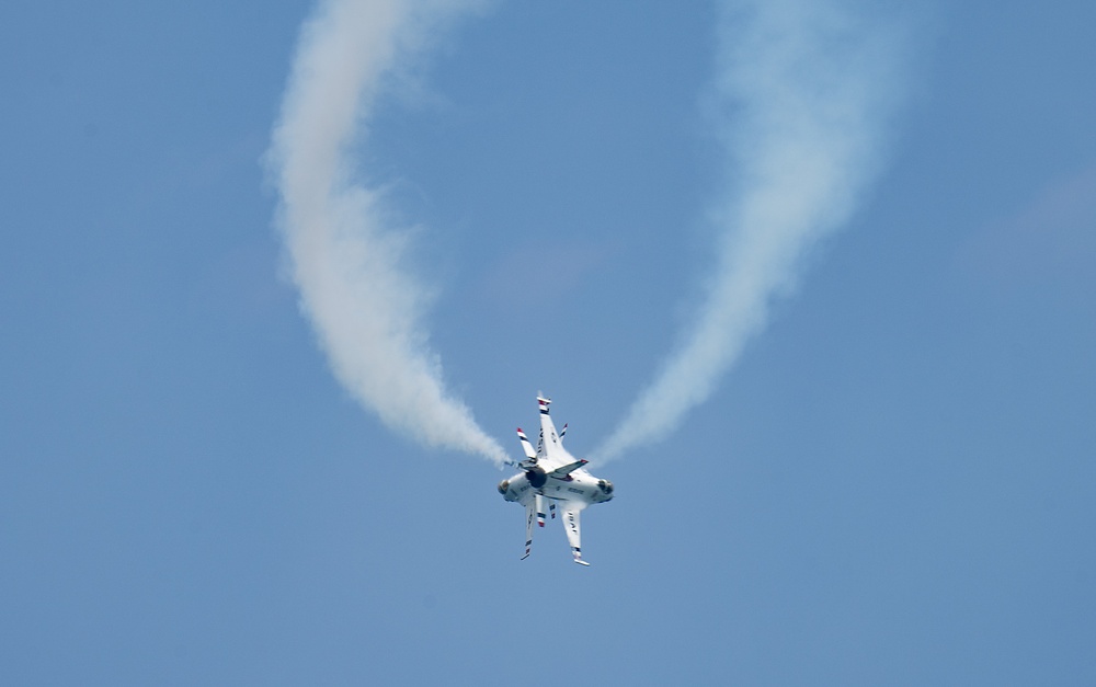 Thunderbirds soar over Fort Lauderdale