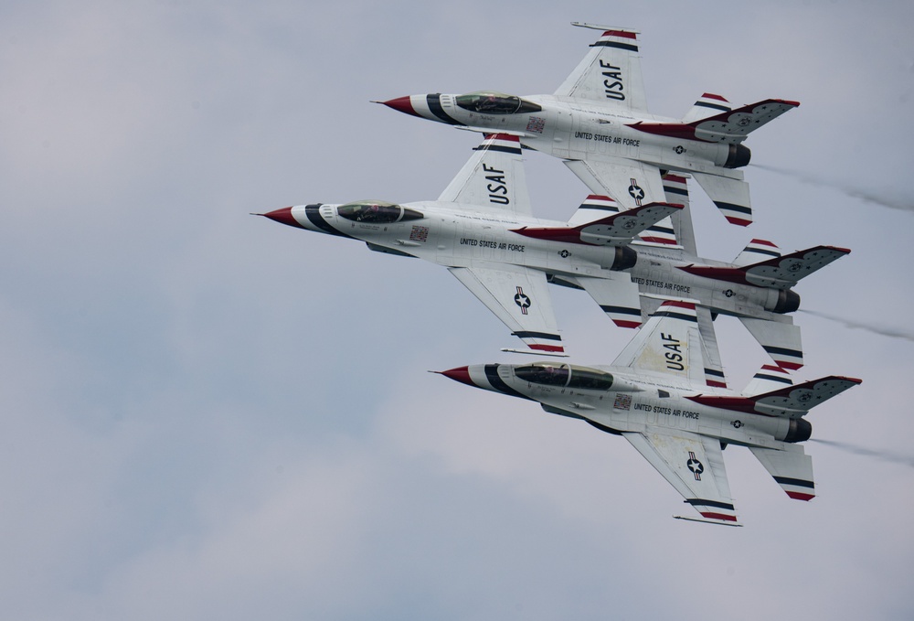 Thunderbirds soar over Fort Lauderdale