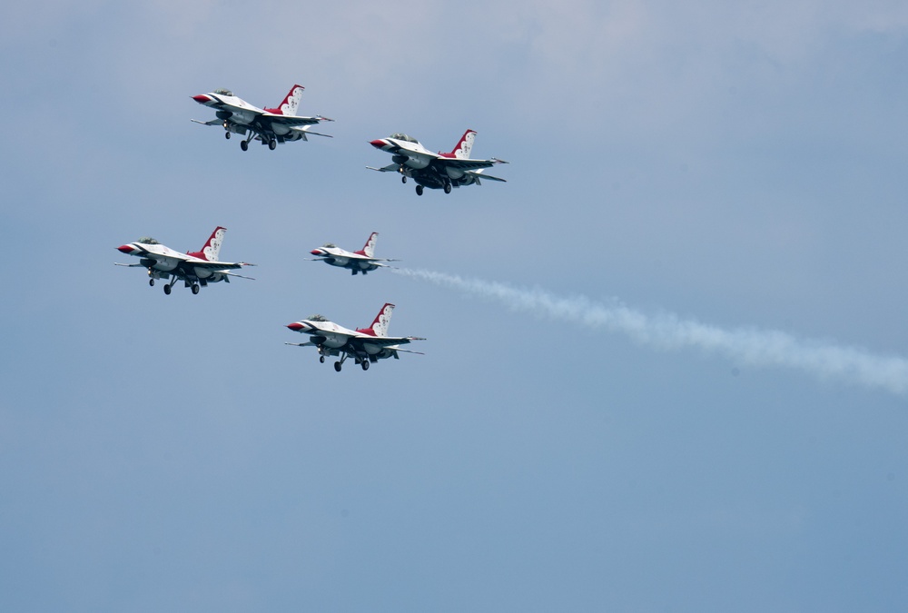 Thunderbirds soar over Fort Lauderdale
