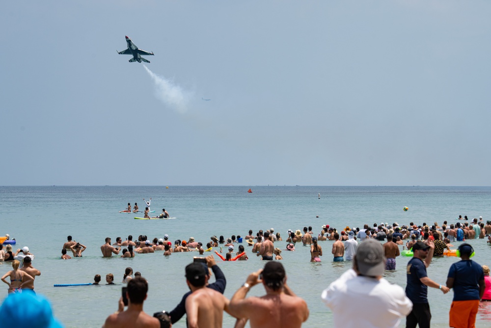 Thunderbirds soar over Fort Lauderdale