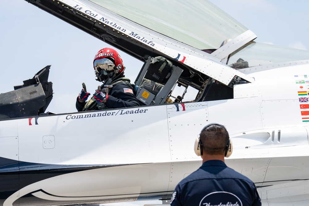 Thunderbirds soar over Fort Lauderdale