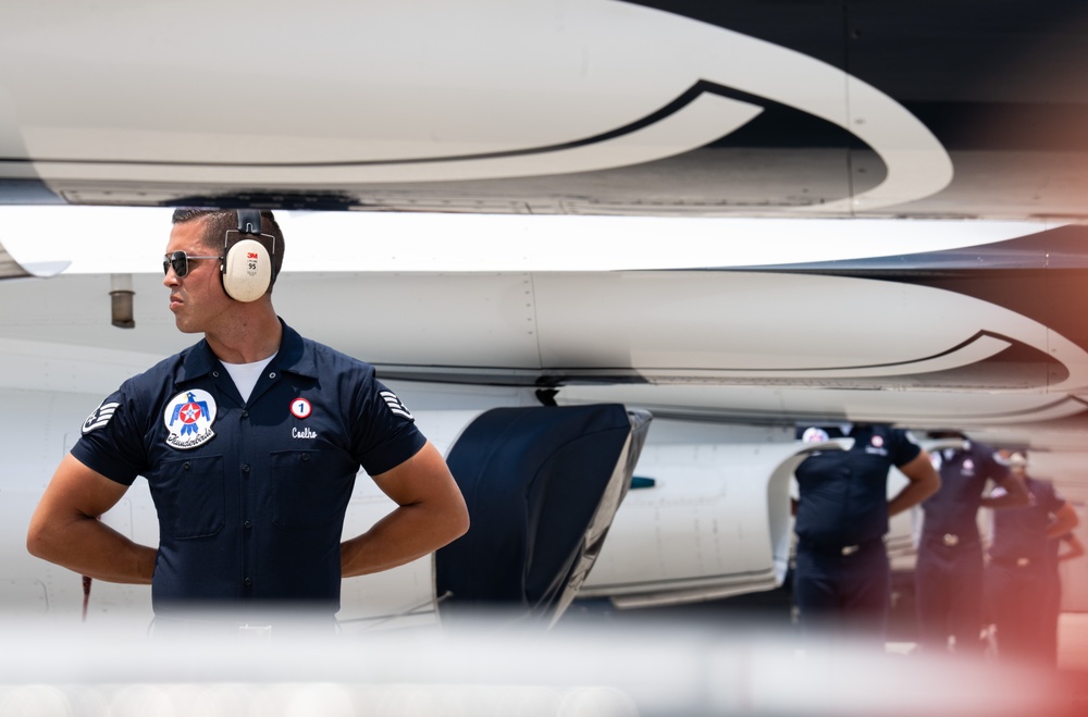 Thunderbirds soar over Fort Lauderdale