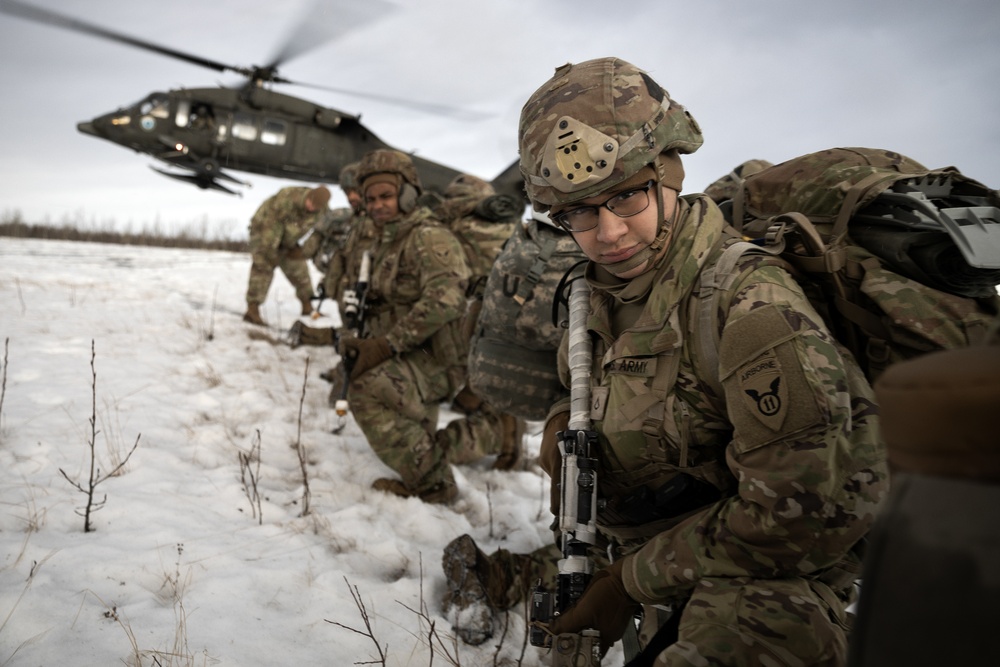 AKARNG aviators give 11th Airborne ‘Arctic Angels’ a lift during air assault training