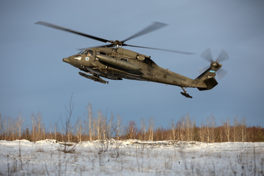 AKARNG aviators give 11th Airborne ‘Arctic Angels’ a lift during air assault training