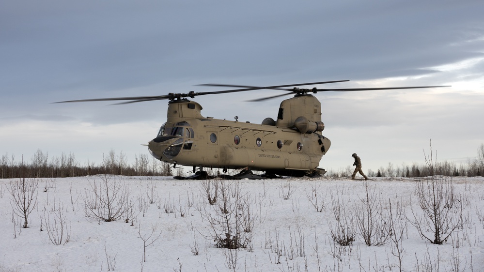 AKARNG aviators give 11th Airborne ‘Arctic Angels’ a lift during air assault training