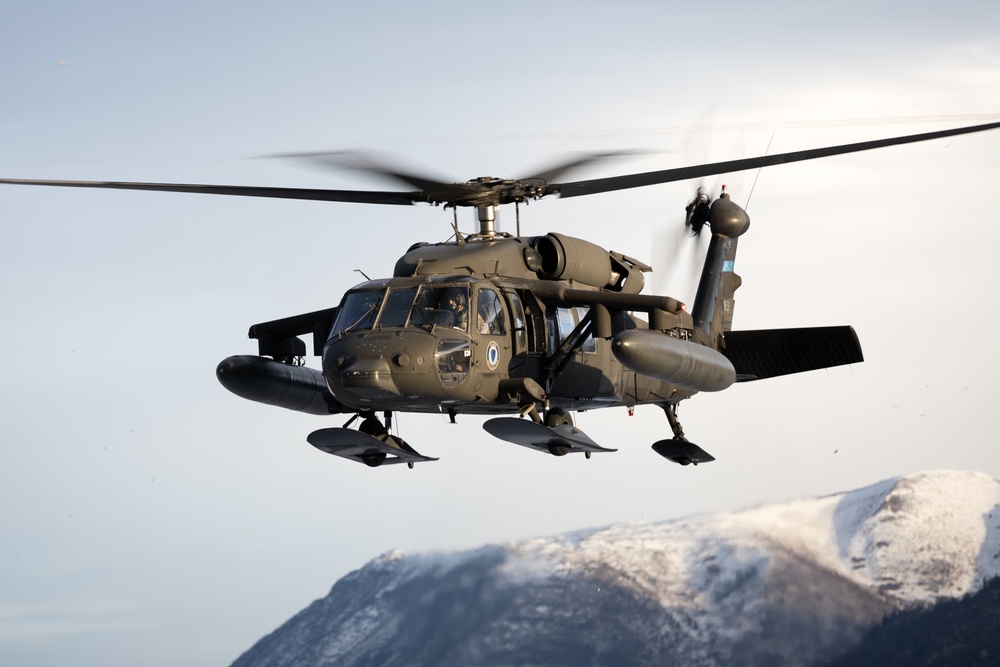 AKARNG aviators give 11th Airborne ‘Arctic Angels’ a lift during air assault training