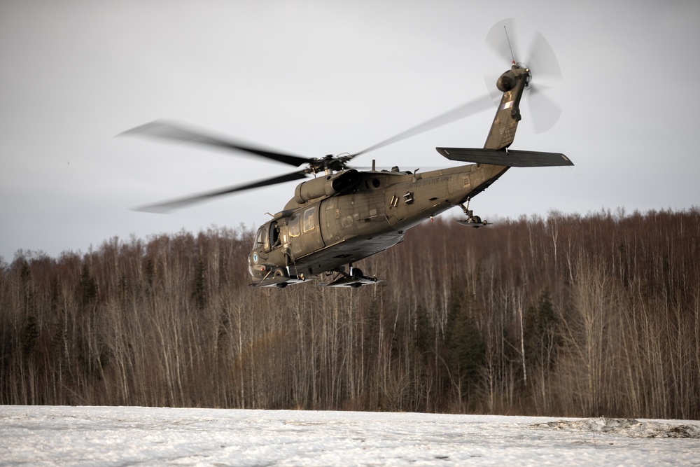 AKARNG aviators give 11th Airborne ‘Arctic Angels’ a lift during air assault training