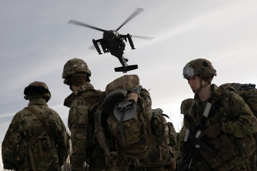 AKARNG aviators give 11th Airborne ‘Arctic Angels’ a lift during air assault training