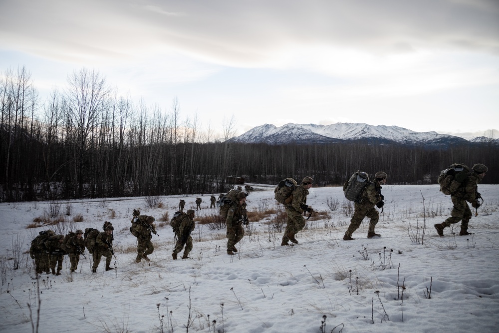 AKARNG aviators give 11th Airborne ‘Arctic Angels’ a lift during air assault training