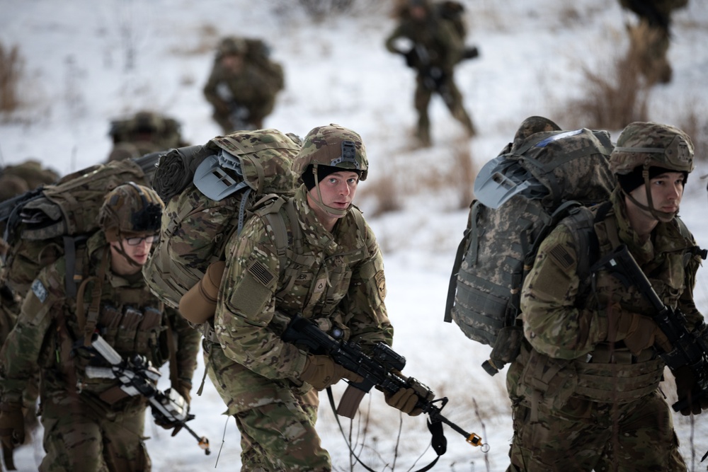 AKARNG aviators give 11th Airborne ‘Arctic Angels’ a lift during air assault training