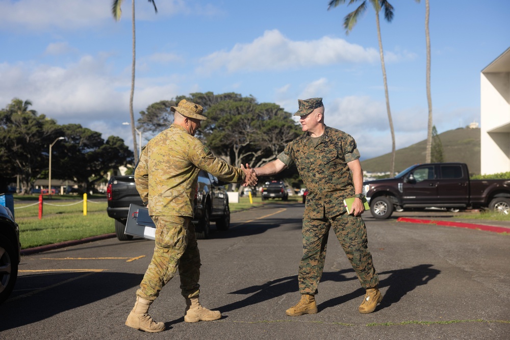 The Commander of Australia’s 1st Brigade in Darwin visits 3d Marine Littoral Regiment