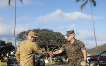 The Commander of Australia’s 1st Brigade in Darwin visits 3d Marine Littoral Regiment