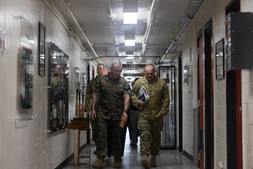 The Commander of Australia’s 1st Brigade in Darwin visits 3d Marine Littoral Regiment