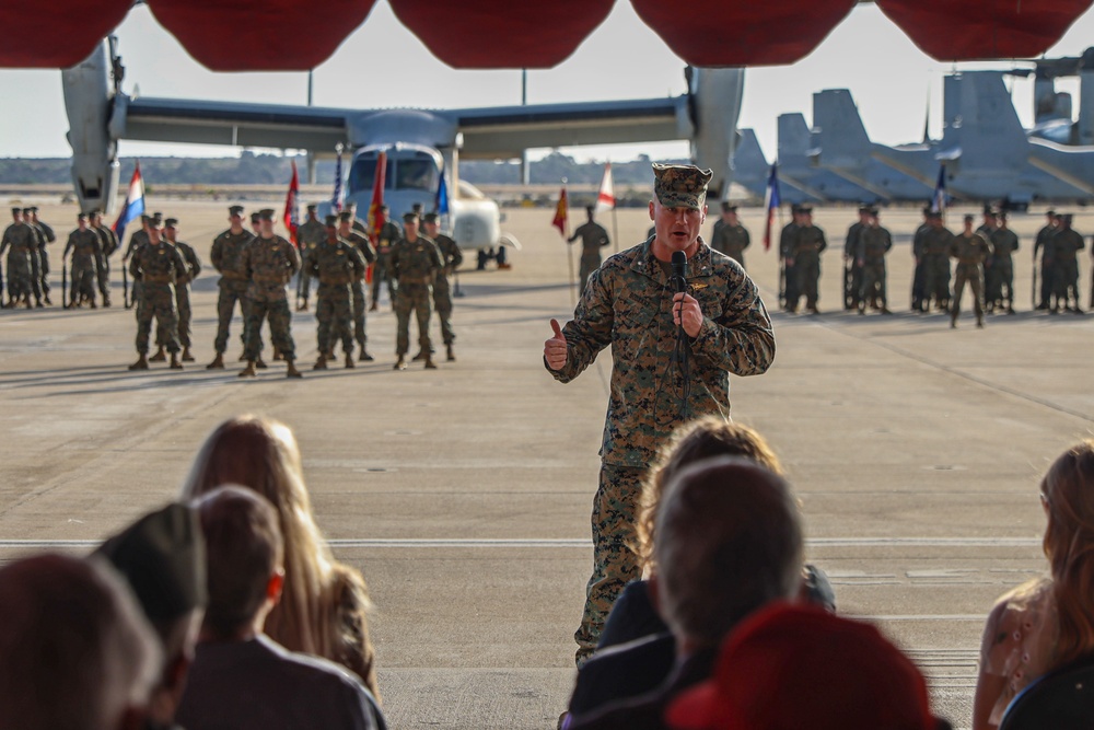 VMM-165 Conducts Change of Command Ceremony at MCAS Miramar