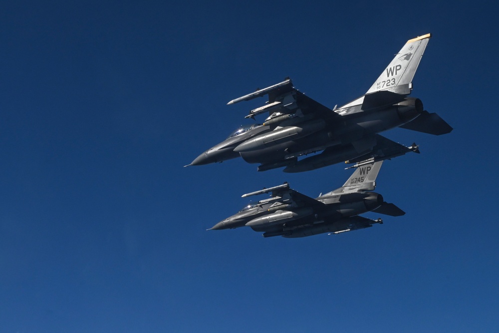 7AF F-16s join ROKAF F-15Ks for live close air support training