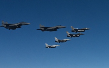 7AF F-16s join ROKAF F-15Ks for live close air support training