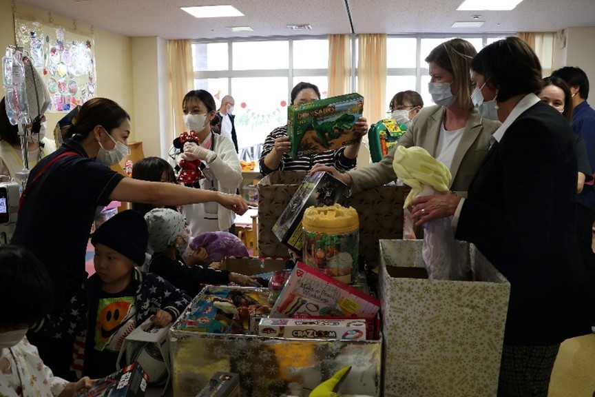 U.S. Naval Hospital Okinawa Spreads Christmas Joy to Local Japanese Children