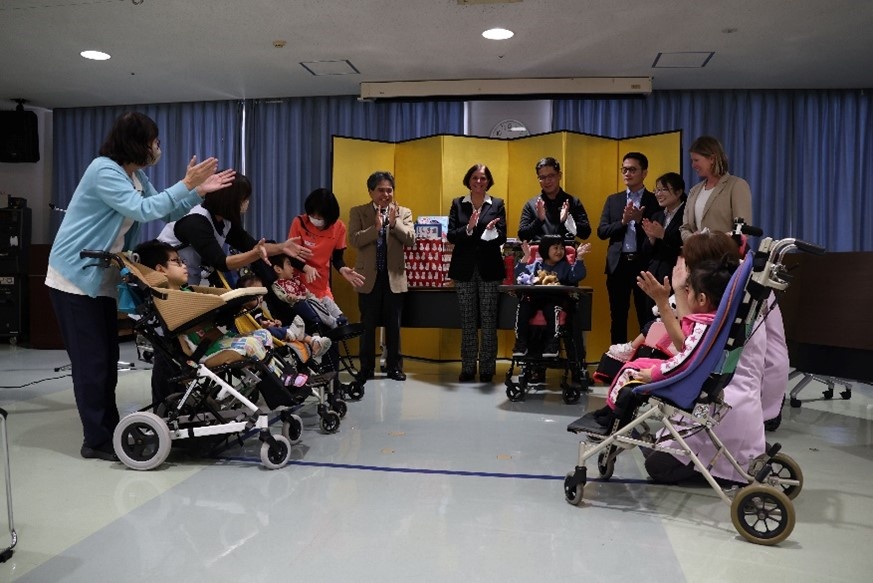 U.S. Naval Hospital Okinawa Spreads Christmas Joy to Local Japanese Children