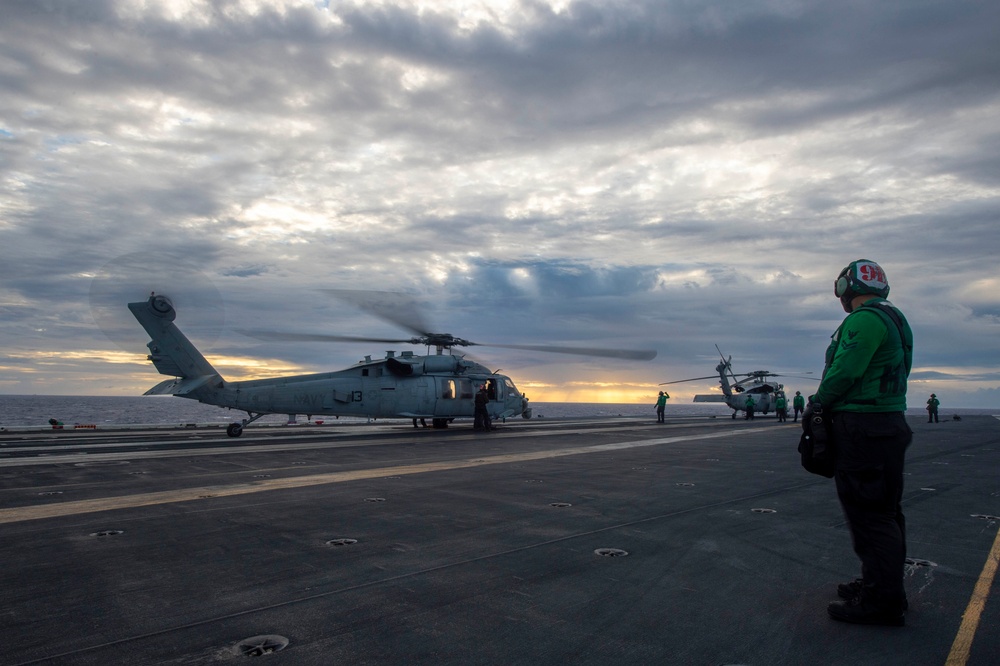 USS Carl Vinson (CVN 70) Conducts Routine Flight Operations in the Philippine Sea