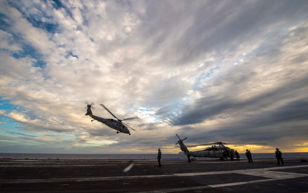 USS Carl Vinson (CVN 70) Conducts Routine Flight Operations in the Philippine Sea