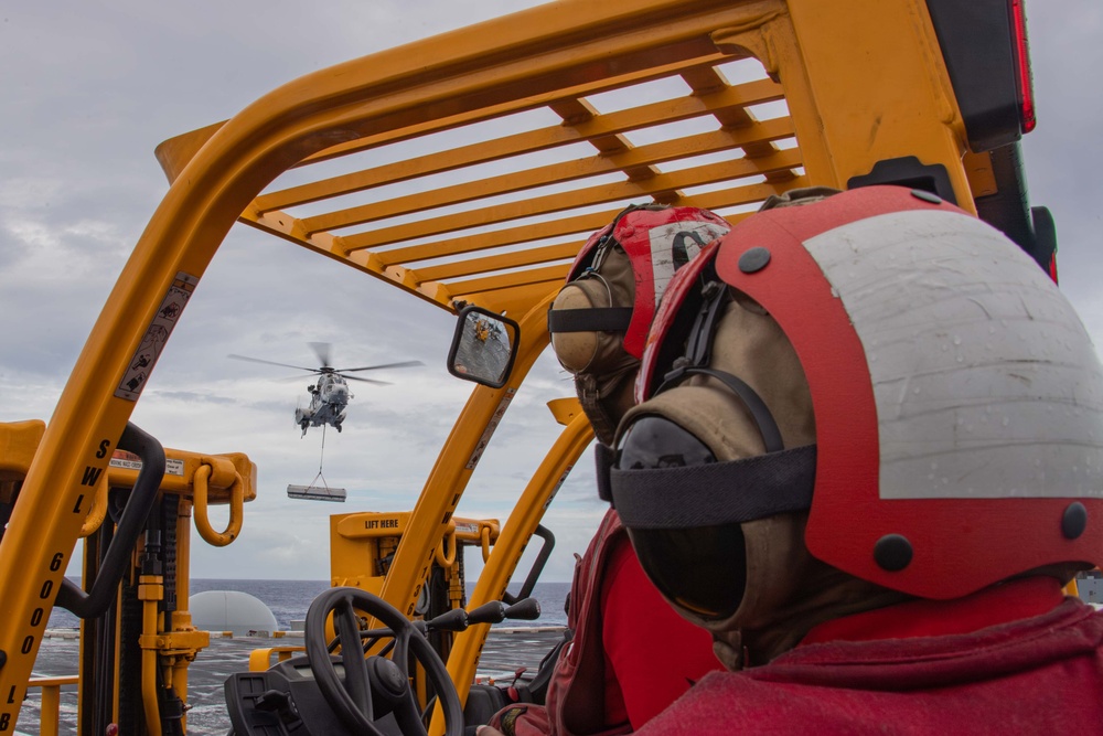 USS Carl Vinson (CVN 70) Conducts Routine Flight Operations in the Philippine Sea