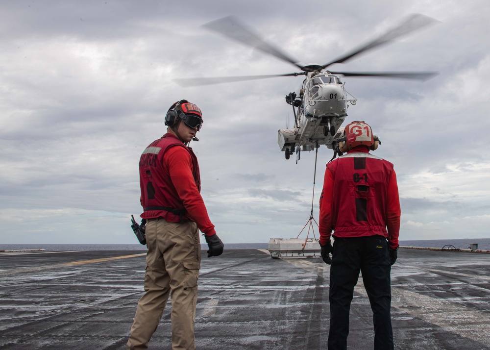 USS Carl Vinson (CVN 70) Conducts Routine Flight Operations in the Philippine Sea