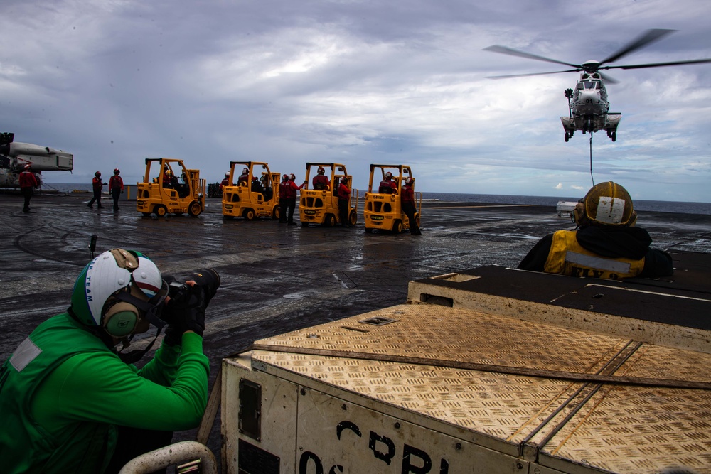 USS Carl Vinson (CVN 70) Conducts Routine Flight Operations in the Philippine Sea