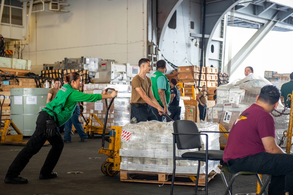 USS Carl Vinson (CVN 70) Conducts Routine Operations in the Philippine Sea