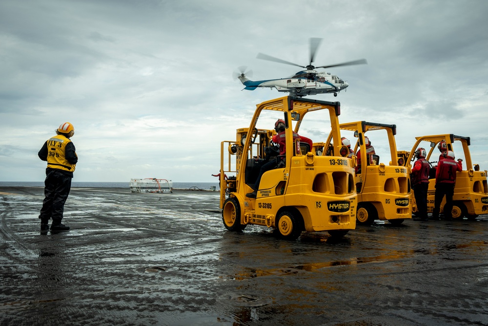 USS Carl Vinson (CVN 70) Conducts Routine Flight Operations in the Philippine Sea