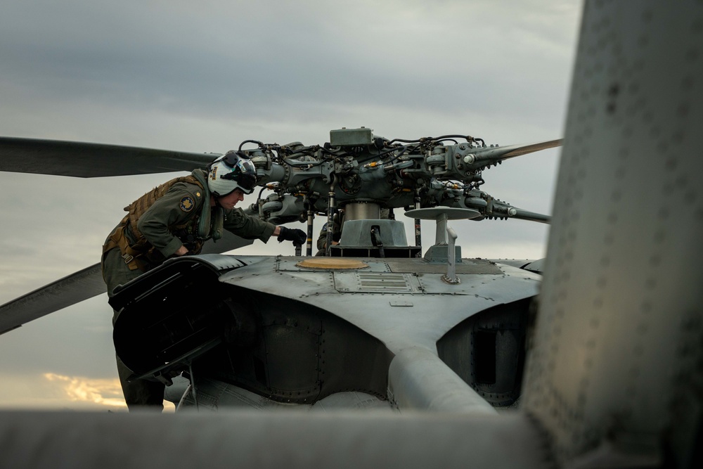 USS Carl Vinson (CVN 70) Conducts Routine Flight Operations in the Philippine Sea