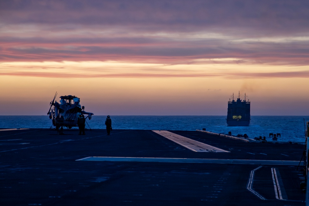 USS Abraham Lincoln prepares to conducts ammunition transfer with USNS Washington Chambers