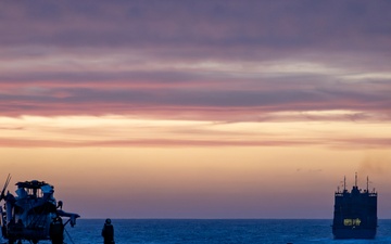 USS Abraham Lincoln prepares to conducts ammunition transfer with USNS Washington Chambers