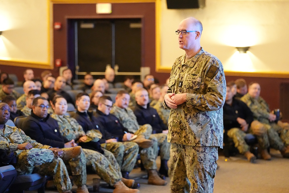 Admiral Inspires Navy Reservists: “We Are the Sixth Man”