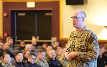 Admiral Inspires Navy Reservists: “We Are the Sixth Man”