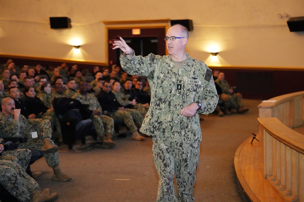 Admiral Inspires Navy Reservists: “We Are the Sixth Man”