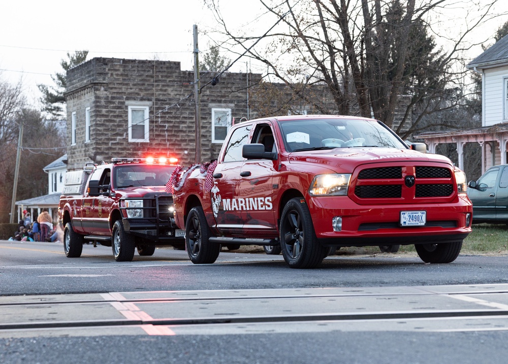 Recruiting Station Richmond Attends Stuarts Draft Christmas Parade