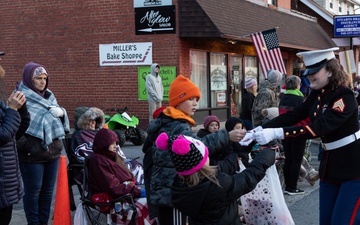 Recruiting Station Richmond Attends Stuarts Draft Christmas Parade