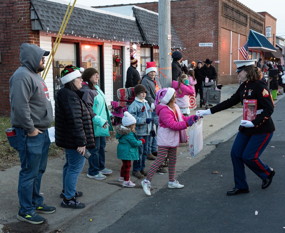 Recruiting Station Richmond Attends Stuarts Draft Christmas Parade