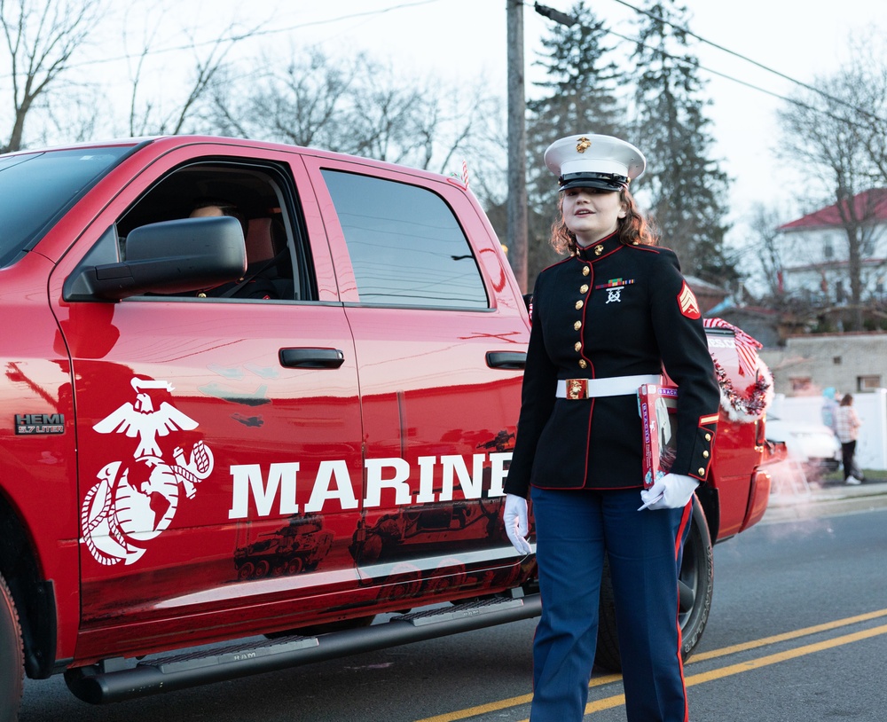 Recruiting Station Richmond Attends Stuarts Draft Christmas Parade