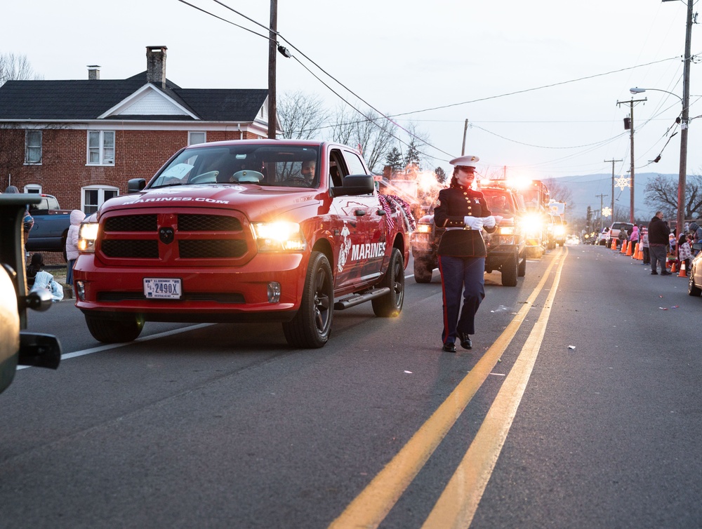 Recruiting Station Richmond Attends Stuarts Draft Christmas Parade