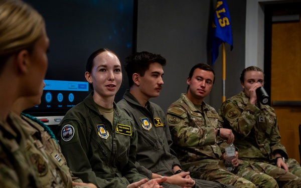 Det 105 visits AGLS class 25-A