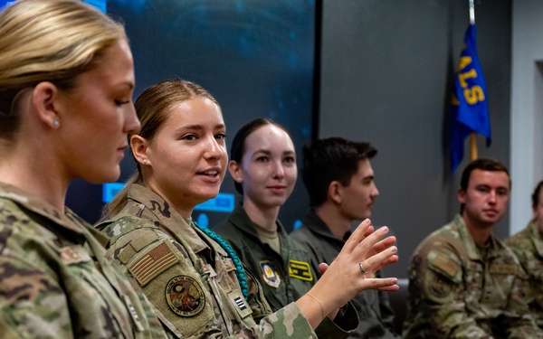 Det 105 visits AGLS class 25-A