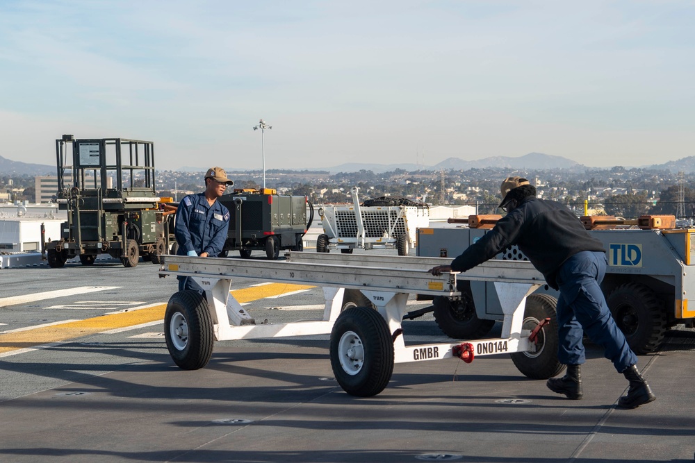 Makin Island Aviation Equipment Moves