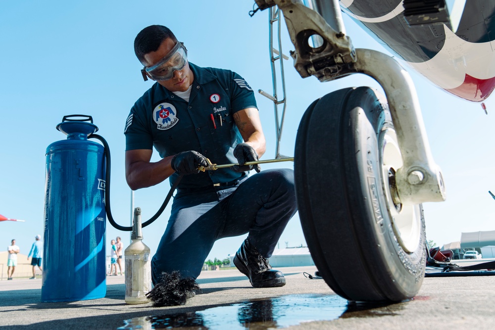 USAFADS Perform at Gulf Coast Salute Air Show 2024