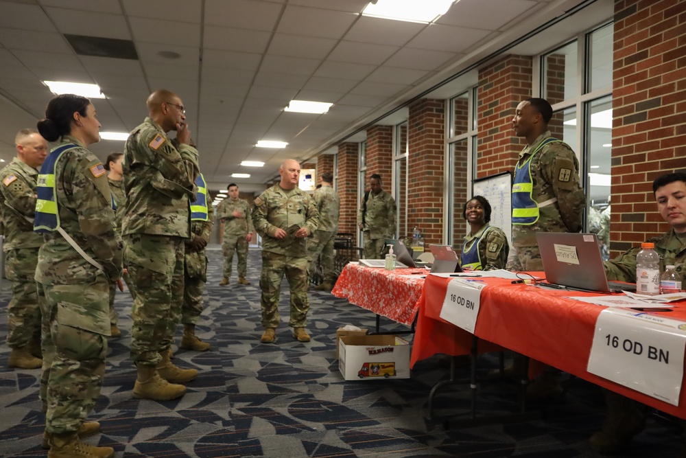 TRADOC CG visits CASCOM HBL