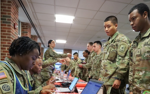 TRADOC CG visits CASCOM HBL