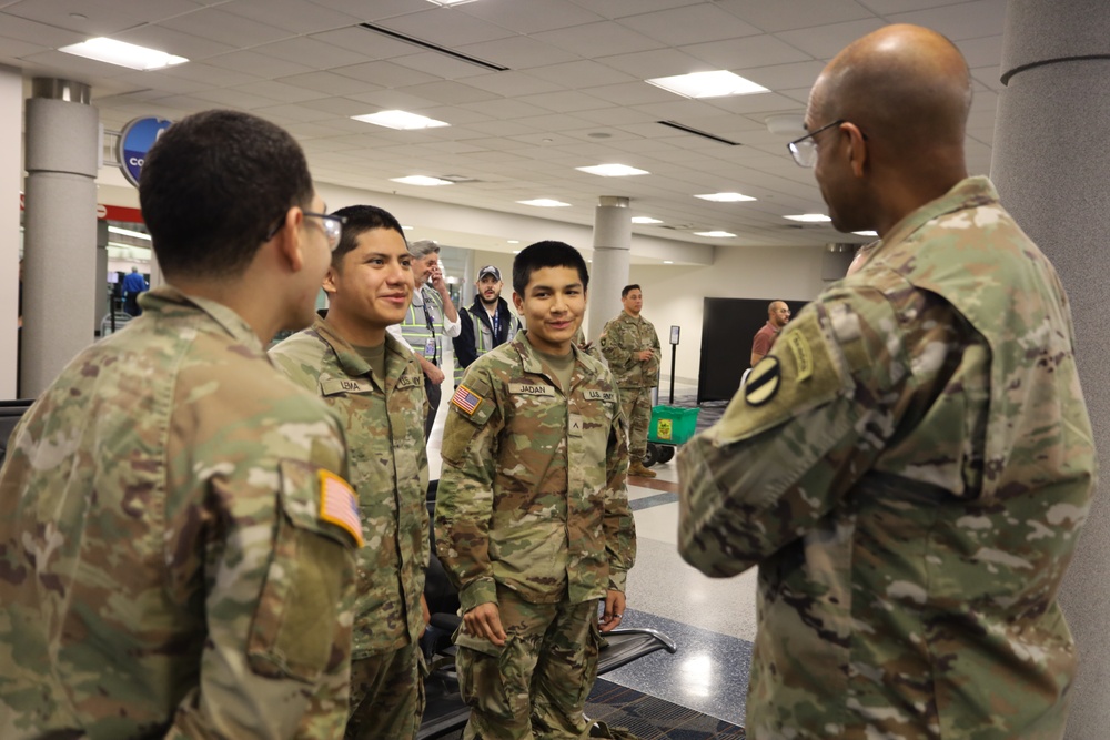 TRADOC CG visits CASCOM HBL