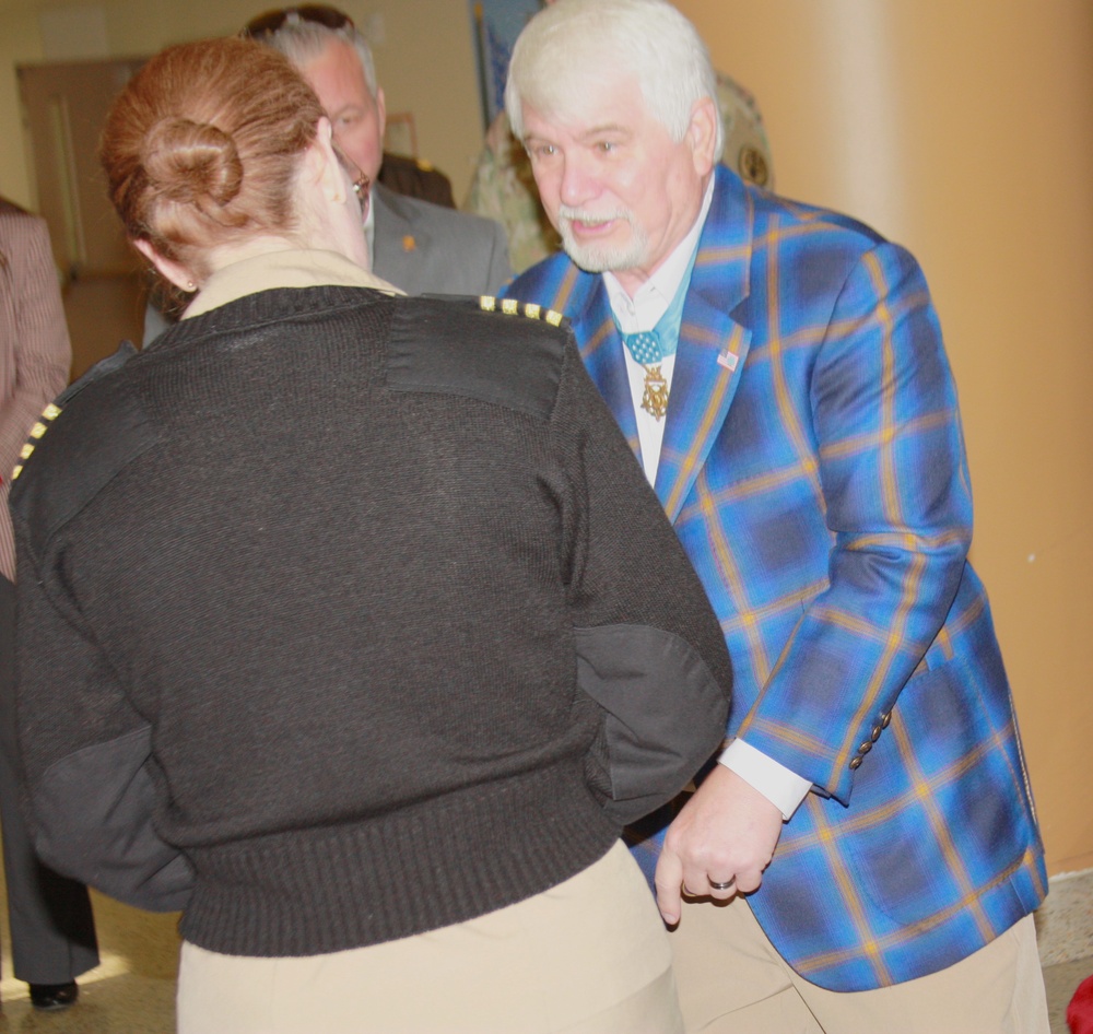 Medal of Honor recipients visit patients, staff at Walter Reed