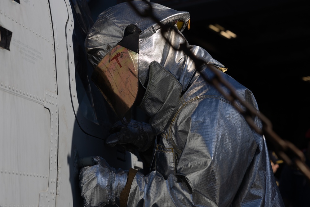 USS Oscar Austin (DDG 79) Conducts Flight Deck Crash Drill