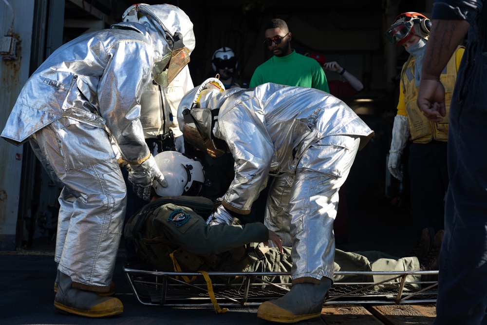 USS Oscar Austin (DDG 79) Conducts Flight Deck Crash Drill